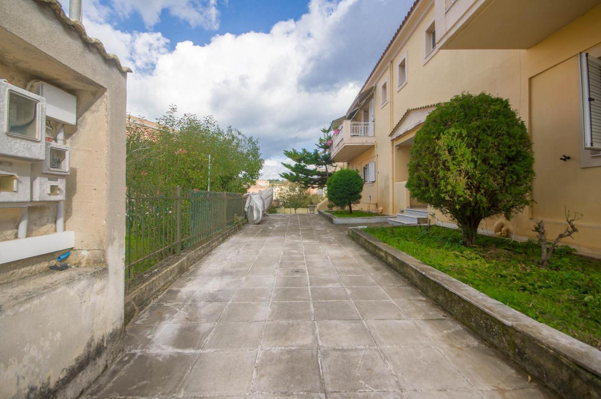 Διωροφη Μεζονετα-2Km Απο Το Κεντρο-Iliana House Apartamento Alepou Exterior foto