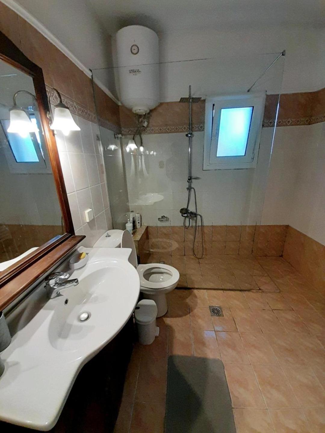 Διωροφη Μεζονετα-2Km Απο Το Κεντρο-Iliana House Apartamento Alepou Exterior foto